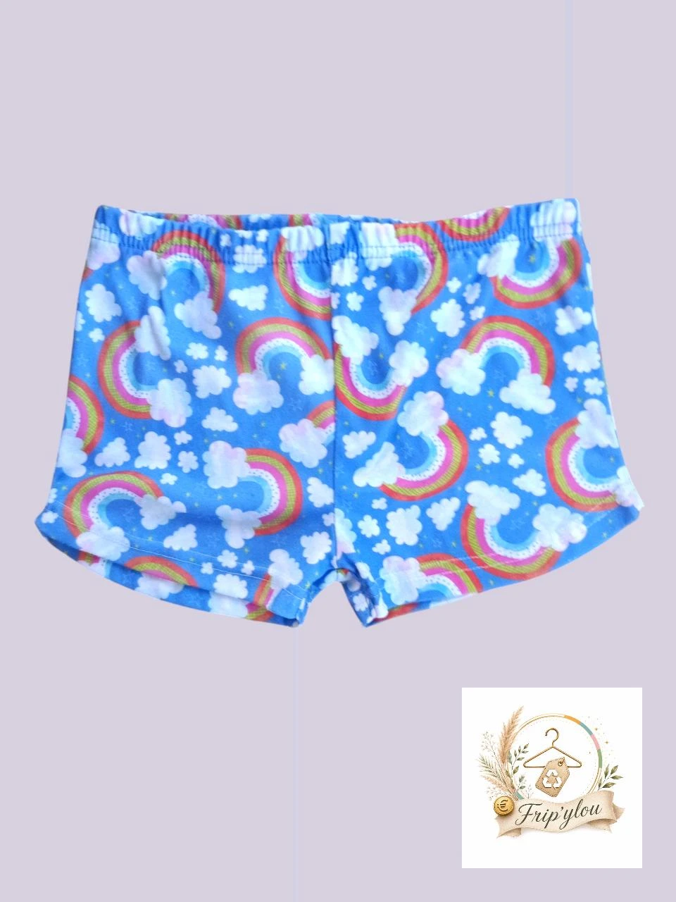 Short fille nuages et arc-en -ciel  A1767
